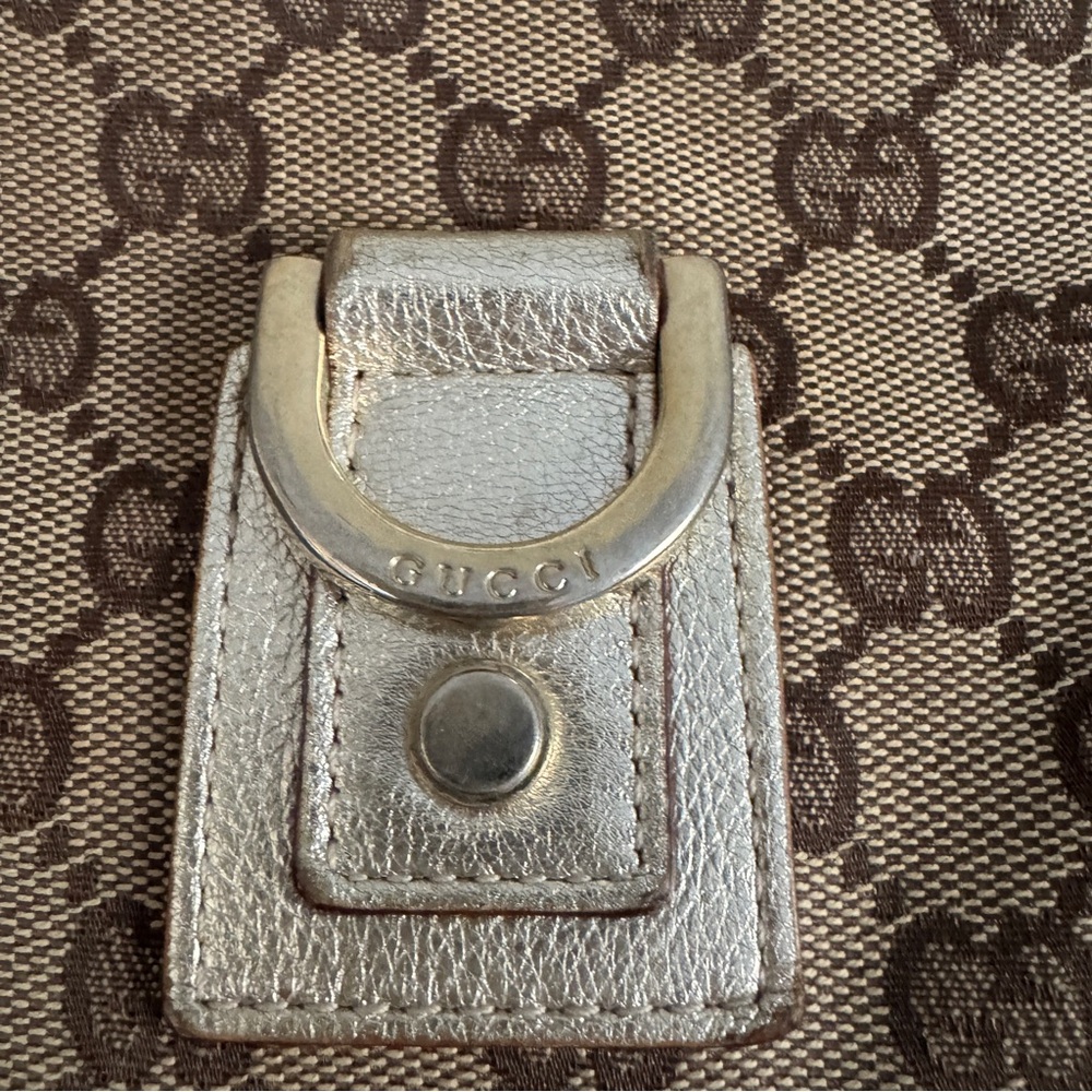 Vintage Gucci Abbey GG Metallic Gold Leather and Beige Shoulder Bag - Picture 3 of 16